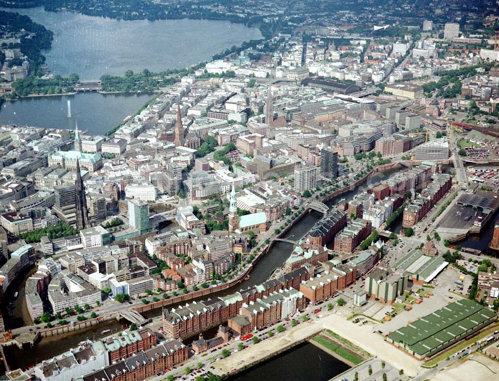 Hamburg from the bird's eye view: Hamburger Altstadt mit dem Neubau der Hamburger Hafencity an Alster und ELbe durch die Hafen City Hamburg GmbH, Am Sandkai 1 in 20457 Hamburg, VITERRA AG, ECE GmbH,