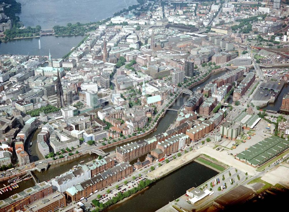 Aerial image Hamburg - Hamburger Altstadt mit dem Neubau der Hamburger Hafencity an Alster und ELbe durch die Hafen City Hamburg GmbH, Am Sandkai 1 in 20457 Hamburg, VITERRA AG, ECE GmbH,