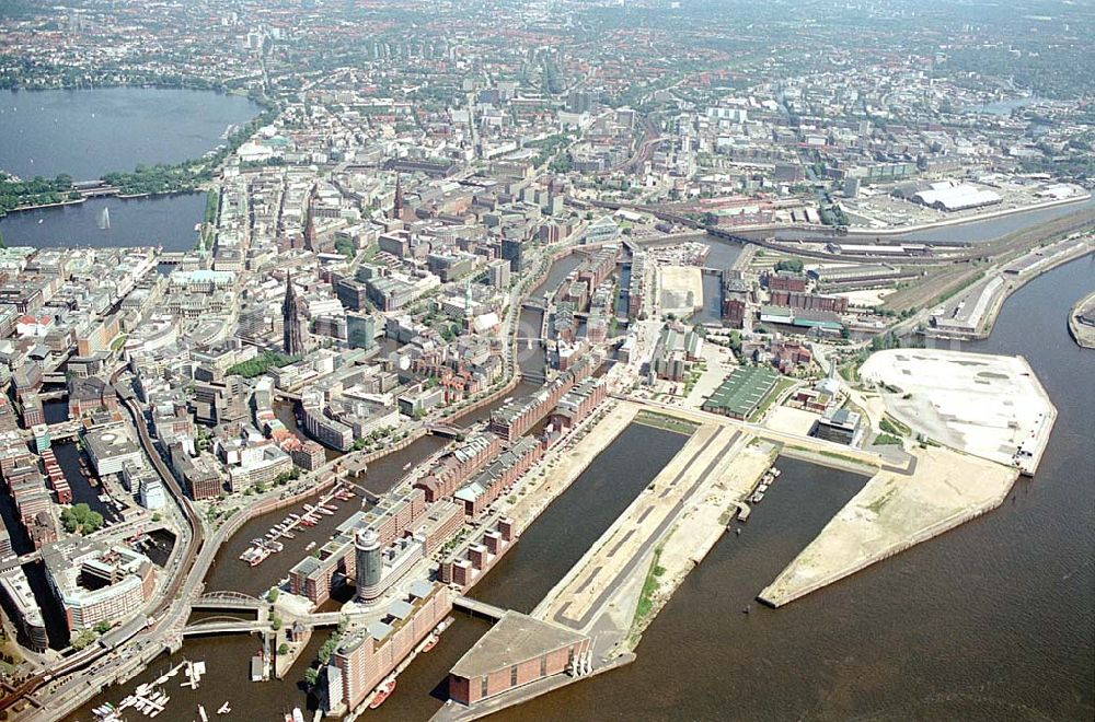 Hamburg from the bird's eye view: HAMBURG, Neubau der Hamburger Hafencity an Alster und ELbe durch die Hafen City Hamburg GmbH, Am Sandkai 1 in 20457 Hamburg, VITERRA AG, ECE GmbH, Datum: 30.05.2003