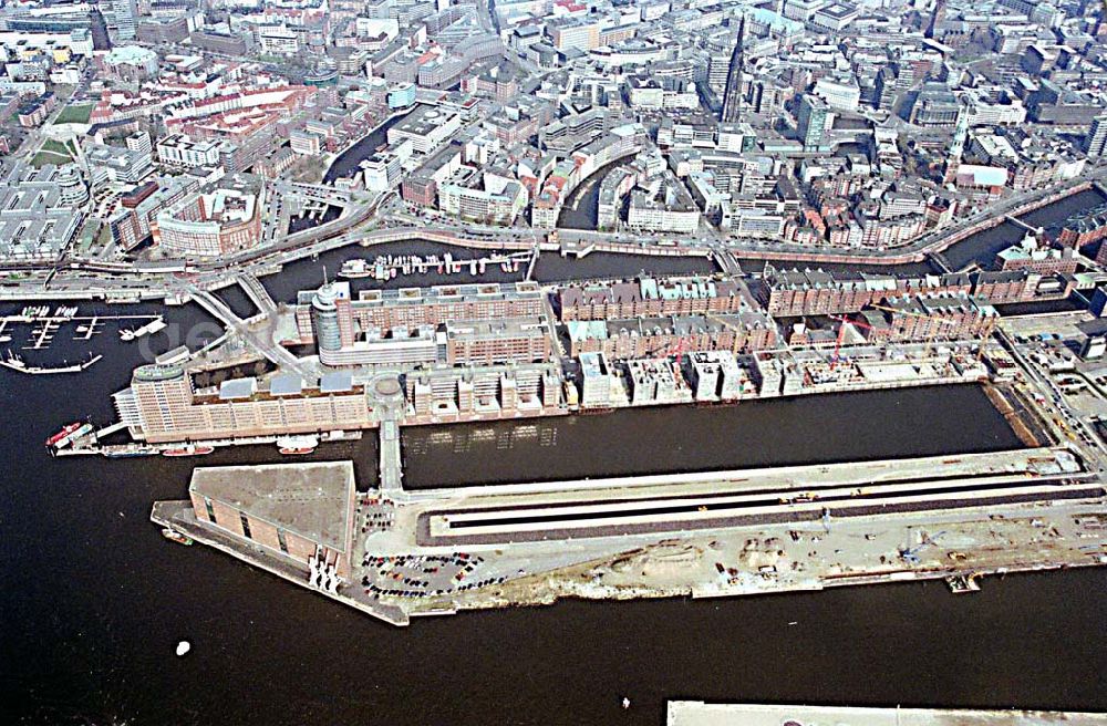 Hamburg from above - , Neubau der Hamburger Hafencity an Alster und ELbe durch die Hafen City Hamburg GmbH, Am Sandkai 1 in 20457 Hamburg, VITERRA AG, ECE GmbH,