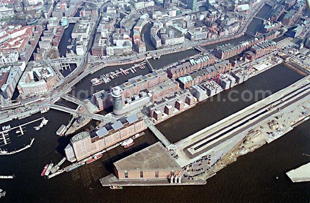 Hamburg from the bird's eye view: , Neubau der Hamburger Hafencity an Alster und ELbe durch die Hafen City Hamburg GmbH, Am Sandkai 1 in 20457 Hamburg, VITERRA AG, ECE GmbH,