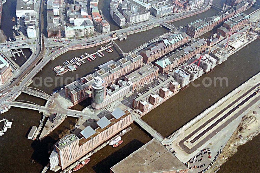 Hamburg from the bird's eye view: , Neubau der Hamburger Hafencity an Alster und ELbe durch die Hafen City Hamburg GmbH, Am Sandkai 1 in 20457 Hamburg, VITERRA AG, ECE GmbH,