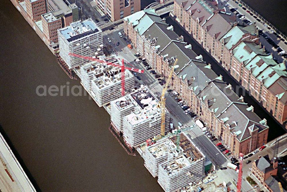 Hamburg from the bird's eye view: , Neubau der Hamburger Hafencity an Alster und ELbe durch die Hafen City Hamburg GmbH, Am Sandkai 1 in 20457 Hamburg, VITERRA AG, ECE GmbH,