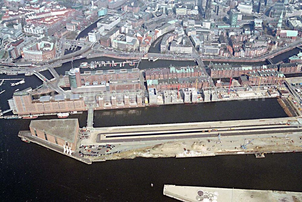 Hamburg from above - , Neubau der Hamburger Hafencity an Alster und ELbe durch die Hafen City Hamburg GmbH, Am Sandkai 1 in 20457 Hamburg, VITERRA AG, ECE GmbH,