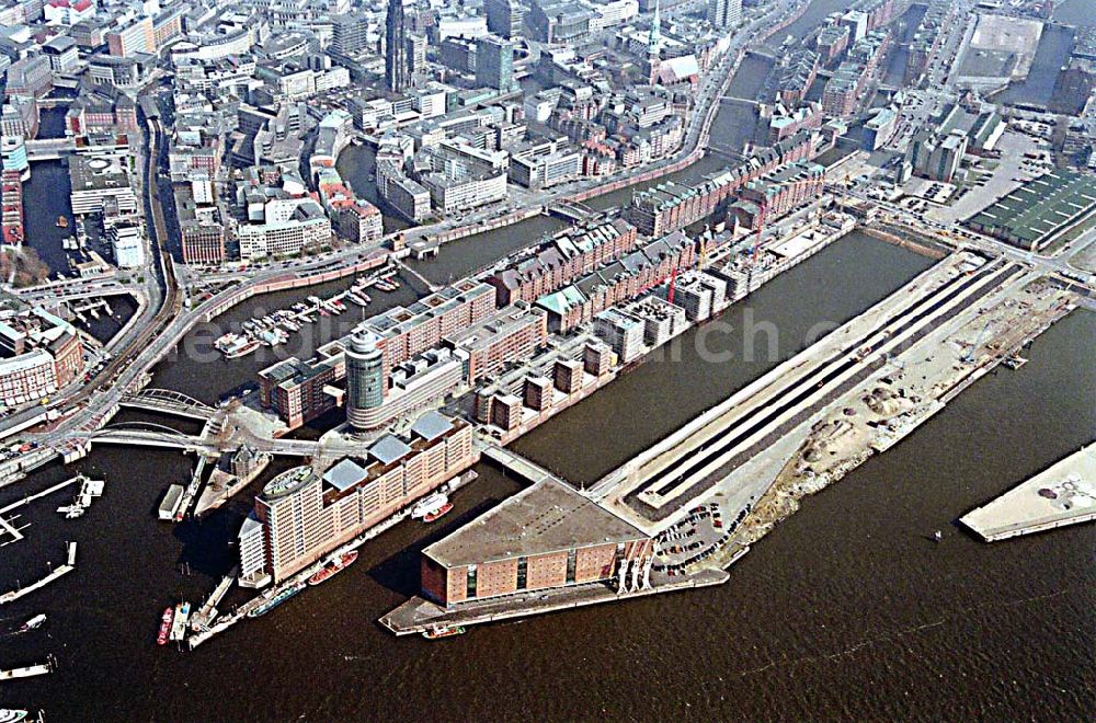 Hamburg from the bird's eye view: , Neubau der Hamburger Hafencity an Alster und ELbe durch die Hafen City Hamburg GmbH, Am Sandkai 1 in 20457 Hamburg, VITERRA AG, ECE GmbH,