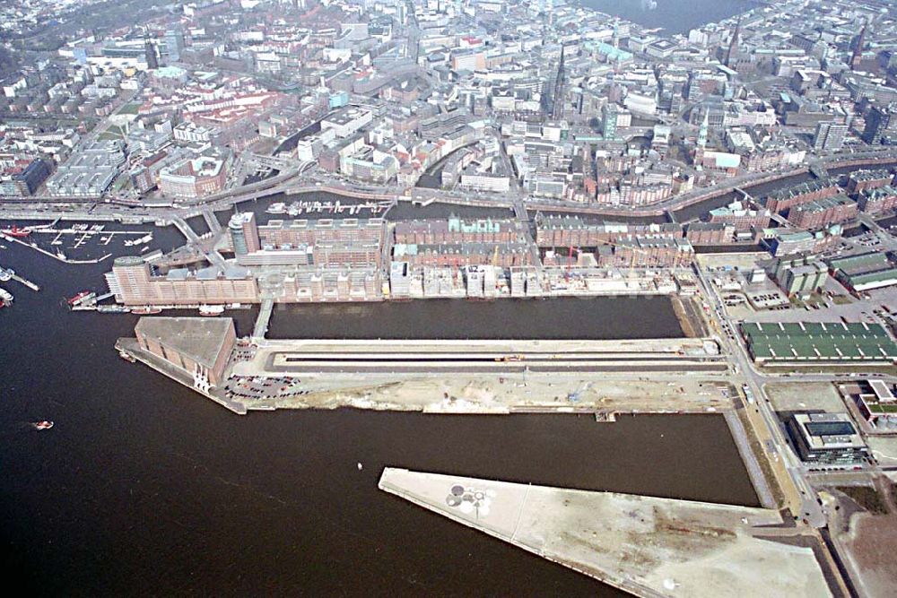 Hamburg from above - , Neubau der Hamburger Hafencity an Alster und ELbe durch die Hafen City Hamburg GmbH, Am Sandkai 1 in 20457 Hamburg, VITERRA AG, ECE GmbH,