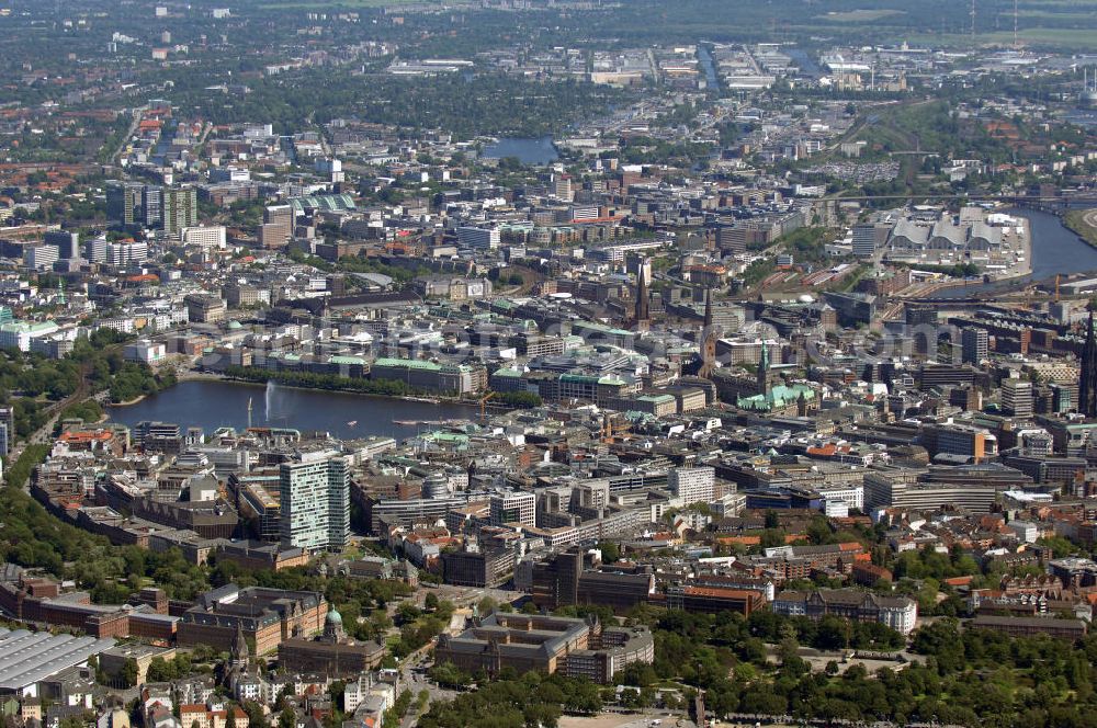 HAMBURG from above - Blick auf die Hamburger Altstadt an der Binnenalster.