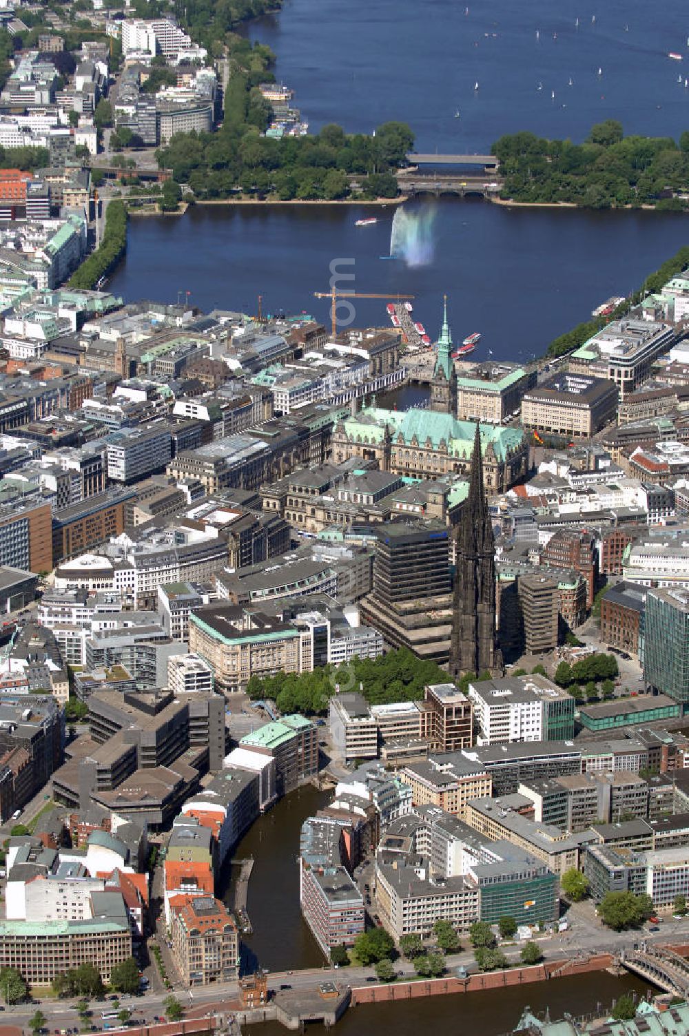 Hamburg from the bird's eye view: Blick auf die Hamburger Altstadt an der Binnenalster mit dem Rathaus und der alten Hauptkirche St. Nikolai.