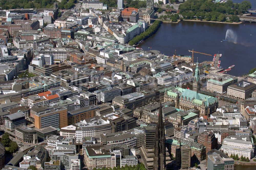 Hamburg from the bird's eye view: Blick auf die Hamburger Altstadt mit der St. Nikolai und dem Rathaus an der Binnenalster.