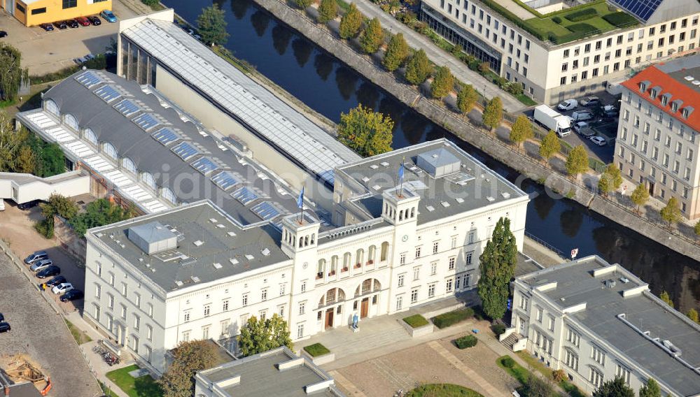 Berlin Mitte from above - Im Hamburger Bahnhof Berlin Mitte befindet sich das Museum für Gegenwart. Es gehört zu den Staatlichen Museen zu Berlin. The Haburger Bahnhof it hosts the Museum für Gegenwart, which belongs to Staatliche Museen zu Berlin.