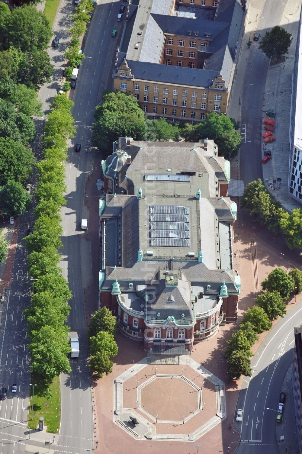 Aerial image Hamburg - View of the Hamburg Laeiszhalle at the Johannes Brahms-Platz, Hamburg