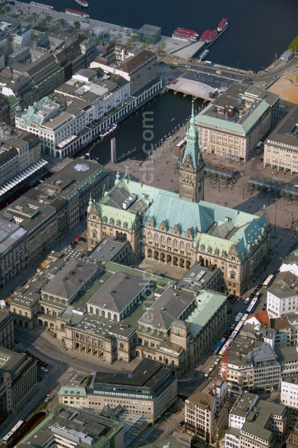 Aerial image Hamburg - The City Hall is the seat of citizenship (Parliament) and the Senate (Government) of the Free and Hanseatic City of Hamburg. The town hall is part of the North German Renaissance style