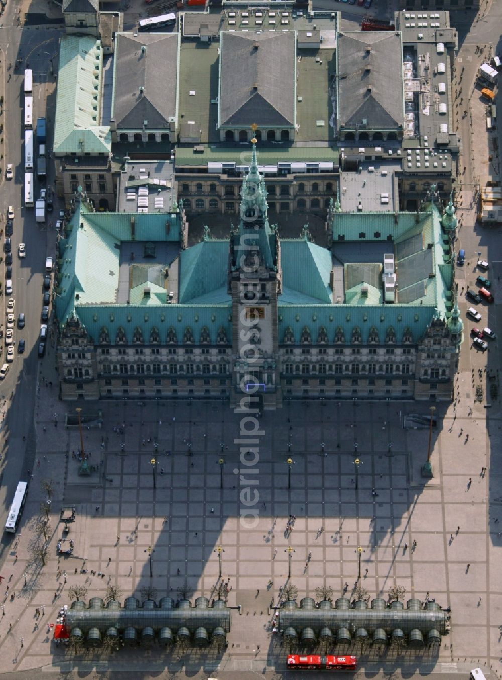 Hamburg from the bird's eye view: The City Hall is the seat of citizenship (Parliament) and the Senate (Government) of the Free and Hanseatic City of Hamburg. The town hall is part of the North German Renaissance style