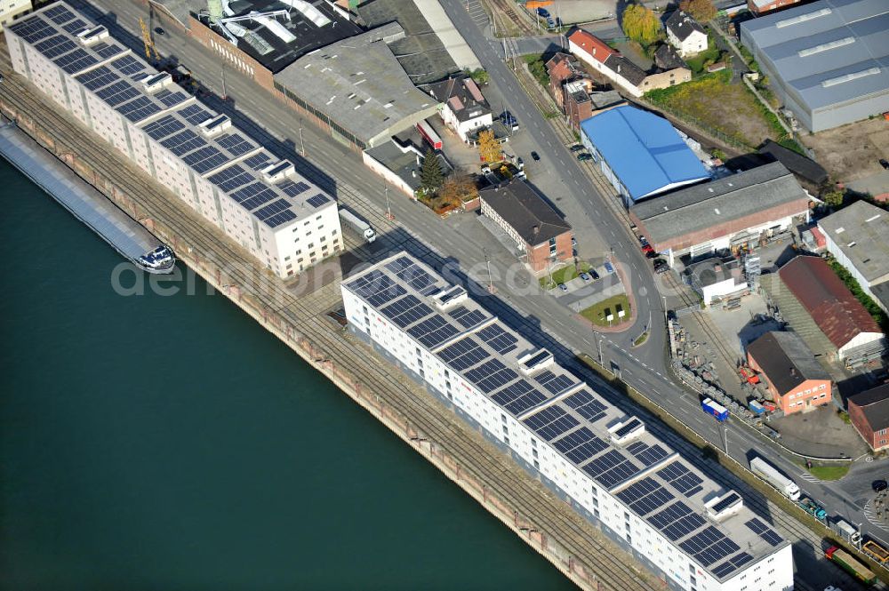 Aerial photograph Mannheim - Lagergebäude mit Solaranlage / Photovoltaik-Anlage auf den Dächern im Handelshafen Mannheim. Warehouses with solar collectors / photo-voltaic system at the roof in the Mannheim trade port.