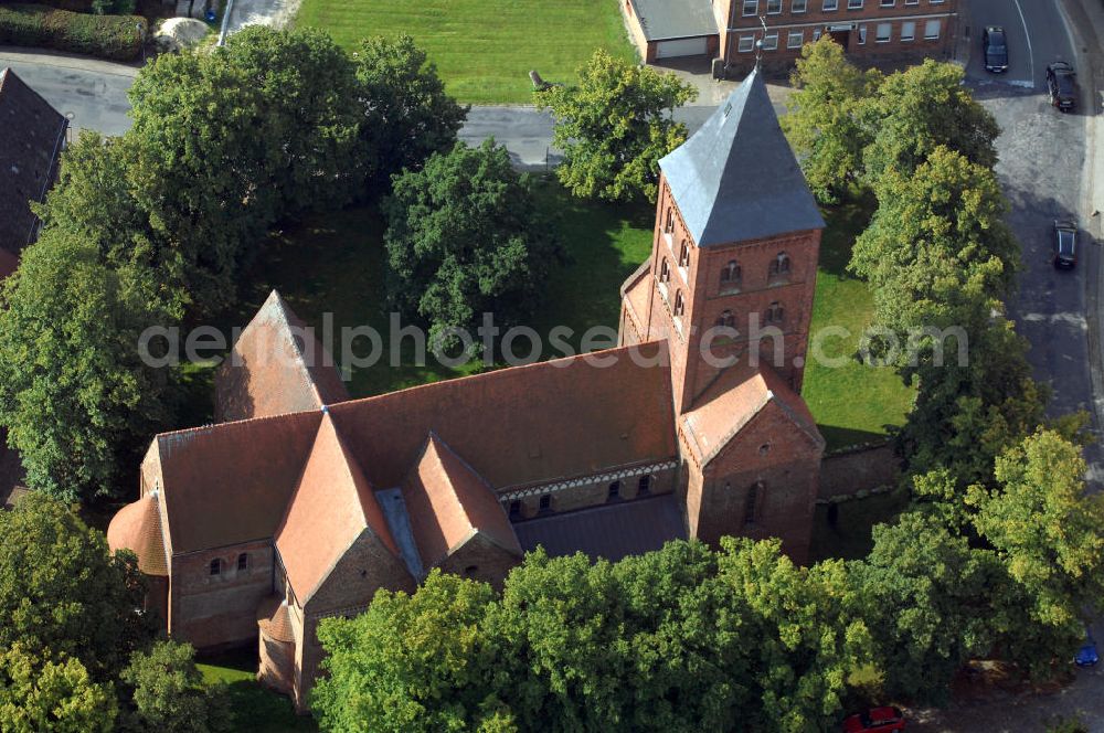 Aerial image Diesdorf - Strasse der Romanik, die durch Sachsen-Anhalt führt: Bei dieser gewölbten, ehemaligen Klosterkirche und heutigen Pfarrkirche, Bauvollendung etwa 1220, handelt es sich um eines der besterhaltenen Werke der spätromanischen Baukunst.