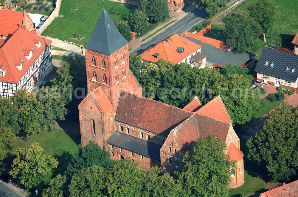 Aerial photograph Diesdorf - Strasse der Romanik, die durch Sachsen-Anhalt führt: Bei dieser gewölbten, ehemaligen Klosterkirche und heutigen Pfarrkirche, Bauvollendung etwa 1220, handelt es sich um eines der besterhaltenen Werke der spätromanischen Baukunst.