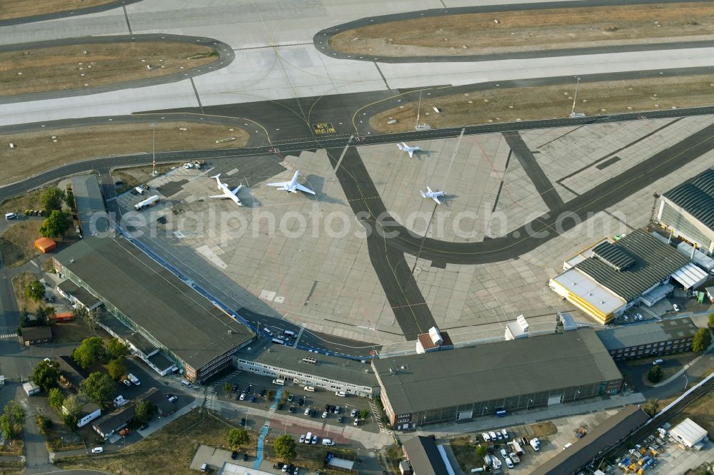 Schönefeld from above - Hangar equipment and aircraft hangars for aircraft maintenance on Georg-Wulf-Strasse in Schoenefeld in the state Brandenburg, Germany