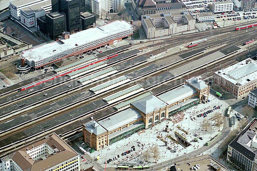 Aerial image Hannover - Blick auf den großen Hauptbahnhof von Hannover.