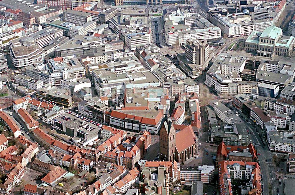 HANNOVER from the bird's eye view: , Innnenstadtbereich um die Marktkirche mit Blick auf den Platz der Weltausstellung und das Opernhaus