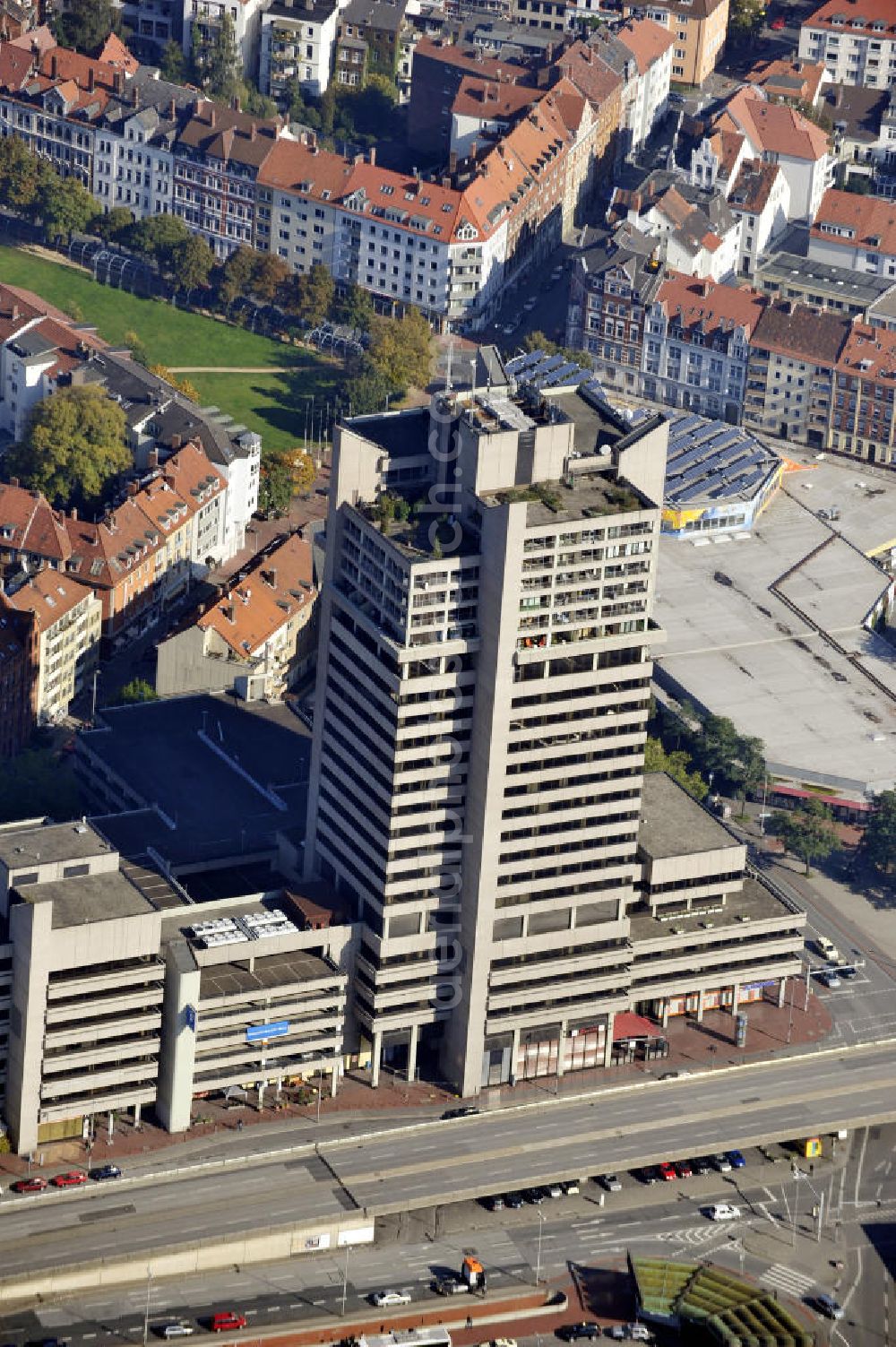 Aerial photograph Hannover - Blick auf die Stadt Hannover mit den Euro Schulen im Stadtteil Mitte. View to the city of Hannover with the Euro Schools in the district Mitte.