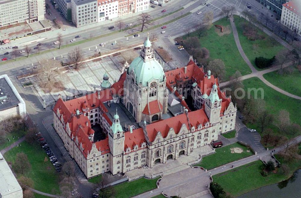 Hannover from the bird's eye view: Neues Rathaus, Trammplatz 2 , 30159 Hannover, Tel. 0511 / 168-42292 Sitz des Oberbürgermeisters,