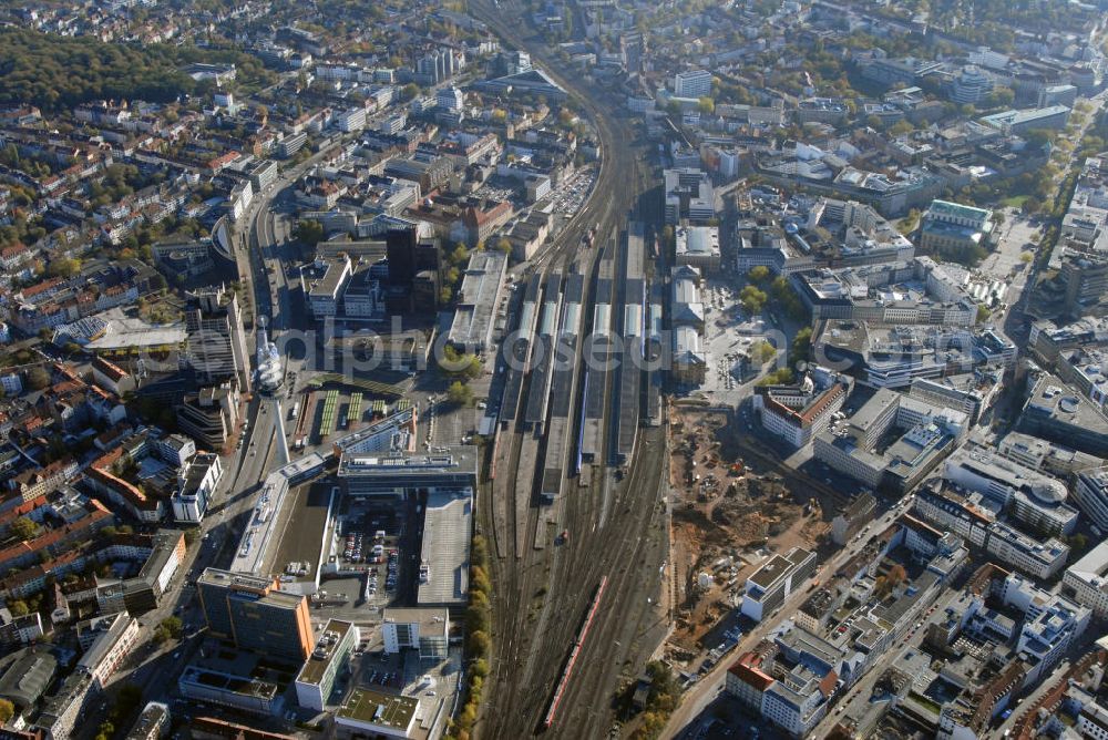 Hannover from above - Blick auf die Hannoveraner Innenstadt. In der Mitte befindet sich der Hauptbahnhof, links davon der VW-Tower und rechts vom Bahnhof ist die Baustelle zum ECE-Shopping Center Ernst-August-Galerie zu sehen. Kontakt: Hannover Tourismus GmbH, Ernst-August-Platz 30159 Hannover, Tel. +49(0)511 12345 111, Fax +49(0)511 12345 112, Email: info@hannover-tourismus.de; Deutsche Bahn AG, Potsdamer Platz 2 10785 Berlin, Konzernsprecher Oliver Schumacher: Tel. +49(0)30 297614 80, Fax +49(0)30 297614 85, Email: oliver.schumacher@bahn.de; Hauptbahnhof Hannover, Ernst-August-Platz 1 30159 Hannover, Tel. +49(0)511 2861319; ECE Projektmanagement GmbH & Co. KG, Heegbarg 30 22391 Hamburg, Tel. +49(0)40 6060 60, Fax +49(0)40 6060 66230, Email: info@ece.de