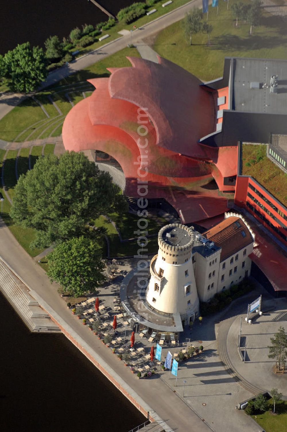 Aerial image Potsdam - Blick auf das Hans Otto Theater auf dem Kultur- und Gewerbestandort in der Schiffbauergasse am Tiefen See in Potsdam. Das 2006 eröffnete Theater ist das Brandenburgischen Landestheaters, das nach dem Vorbild des Sydney Opera House vom Architekten Gottfried Böhm entworfen wurde. Vor dem Neubau steht der aus dem 19. Jahrhundert stammende Turm einer früheren Zichorienmühle, in dem ein Restaurant für gehobene Ansprüche untergebracht ist. View of the Hans Otto Theatre in the cultural and business center in the Schiffbauergasse on the lake Tiefer See in Potsdam. Opened in 2006, the Theatre is the Brandenburg State Theater, designed along the lines of the Sydney Opera House by the architect Gottfried Böhm.