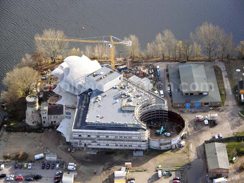 Potsdam from the bird's eye view: 24.11.2004 Potsdam: Neubau des Hans Otto Theaters am Ufer des Tiefen Sees, umgeben von der historischen Landschaft der preußischen Schlösser und Gärten. Hier finden Sie den Integrierten Kulturstandort Schiffbauergasse. Die Landeshauptstadt Potsdam hat die Vision, Kunst, Kultur, Gewerbe und Tourismus gemeinsam an diesem Standort zu integrieren. Neben dem Kinder- und Jugendtheater des städtischen Hans-Otto-Theaters wird die Schiffbauergasse bereits durch die freie Kultur- und Theaterszene geprägt.