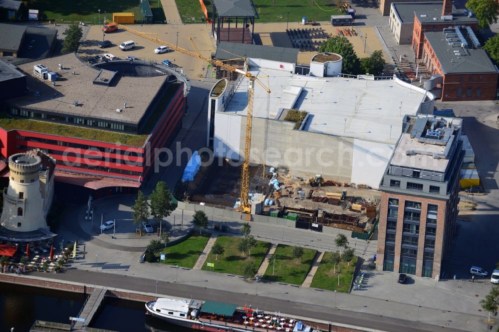 Aerial photograph Potsdam - Blick auf das Hans Otto Theater auf dem Kultur- und Gewerbestandort in der Schiffbauergasse am Ufer des Tiefen Sees in Potsdam. Das 2006 eröffnete Theater ist das Brandenburgischen Landestheaters, das vom Architekten Gottfried Böhm entworfen wurde. Vor dem Neubau steht der aus dem 19. Jahrhundert stammende Turm einer früheren Zichorienmühle, in dem ein Restaurant für gehobene Ansprüche untergebracht ist.