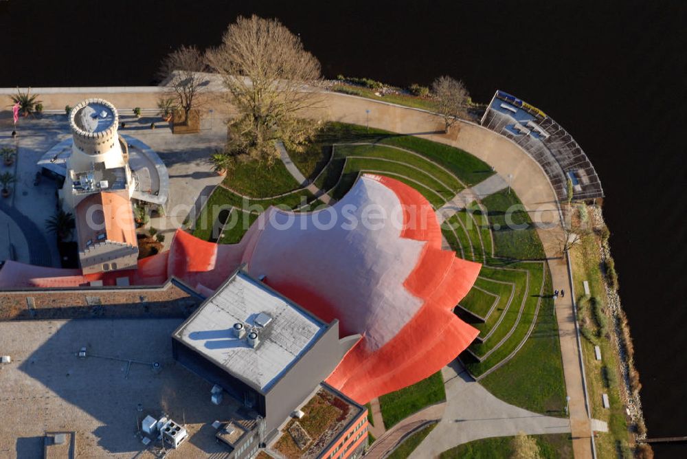 Aerial photograph Potsdam - Blick auf das Hans-Otto-Theater in Potsdam. Seit dem 22. September 2006 spielt das Ensemble in dem neuen Potsdamer Theaterhaus auf dem Kultur- und Gewerbestandort in der Schiffbauergasse am Ufer des Tiefen Sees. Der Neubau des Hans Otto Theaters wurde 1997 begonnen und 2006 abgeschlossen. Bauherrin für das 26,5 Mio teure Projekt war die Stadt Potsdam und die Landesentwicklungsgesellschaft Brandenburg. Der Architekt Gottfried Böhm entwarf ein fünfgeschossiges Theatergebäude mit schalenförmigen Dächern nach dem Vorbild des Sydney Opera House, die wie drei große Hutkrempen weit in das Ufer der Havel hineinzuragen scheinen. (Hans-Otto-Theater (Brandenburgische Landestheater), Schiffbauergasse 11, 14467 Potsdam, Tel.: 0331/98 11 8, Fax: 0331/ 98 11 900)