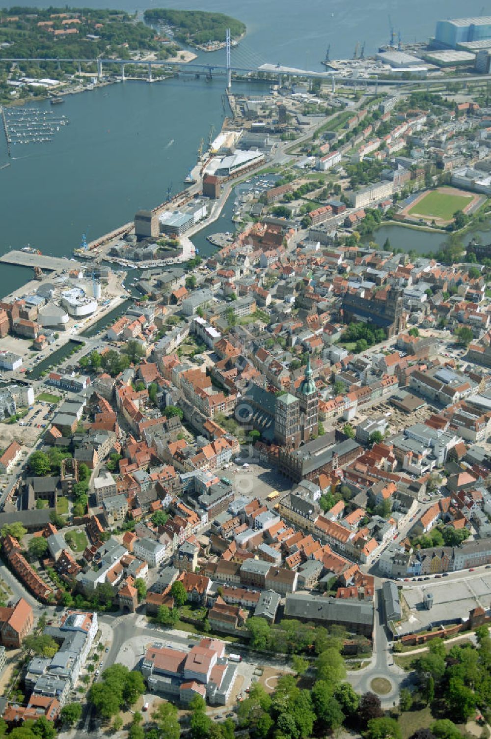 Aerial photograph Stralsund - Blick auf die Hansestadt Stralsund, eine kreisfreie Stadt in Mecklenburg-Vorpommern im Norden Deutschlands. Die Stadt liegt am Strelasund, einer Meerenge der Ostsee, und wird auf Grund ihrer Lage als Tor zur Insel Rügen bezeichnet. Die Stadt ist zusammen mit Greifswald eines der vier Oberzentren des Landes. Die Altstadt gehört seit 2002 zum UNESCO-Weltkulturerbe.