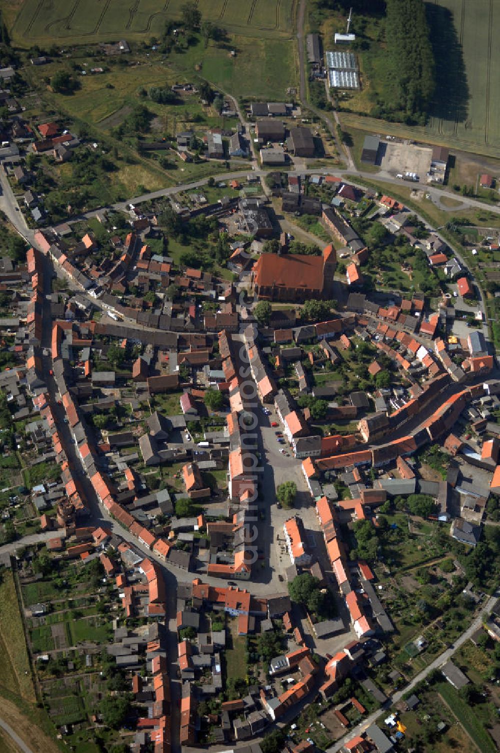 Werben from the bird's eye view: Blick auf die Stadt Werben (Elbe). Ist die kleinste Stadt Sachsen-Anhalts umgeben von einem Landschaftsschutzgebiet. Kontakt: Tourist-Information Werben, Am Markt 1, 39615 Werben, Tel. +49(0)39393 92755, Fax +49(0)39393 92756, Email: fremdenverkehrsverein-werben@t-online.de