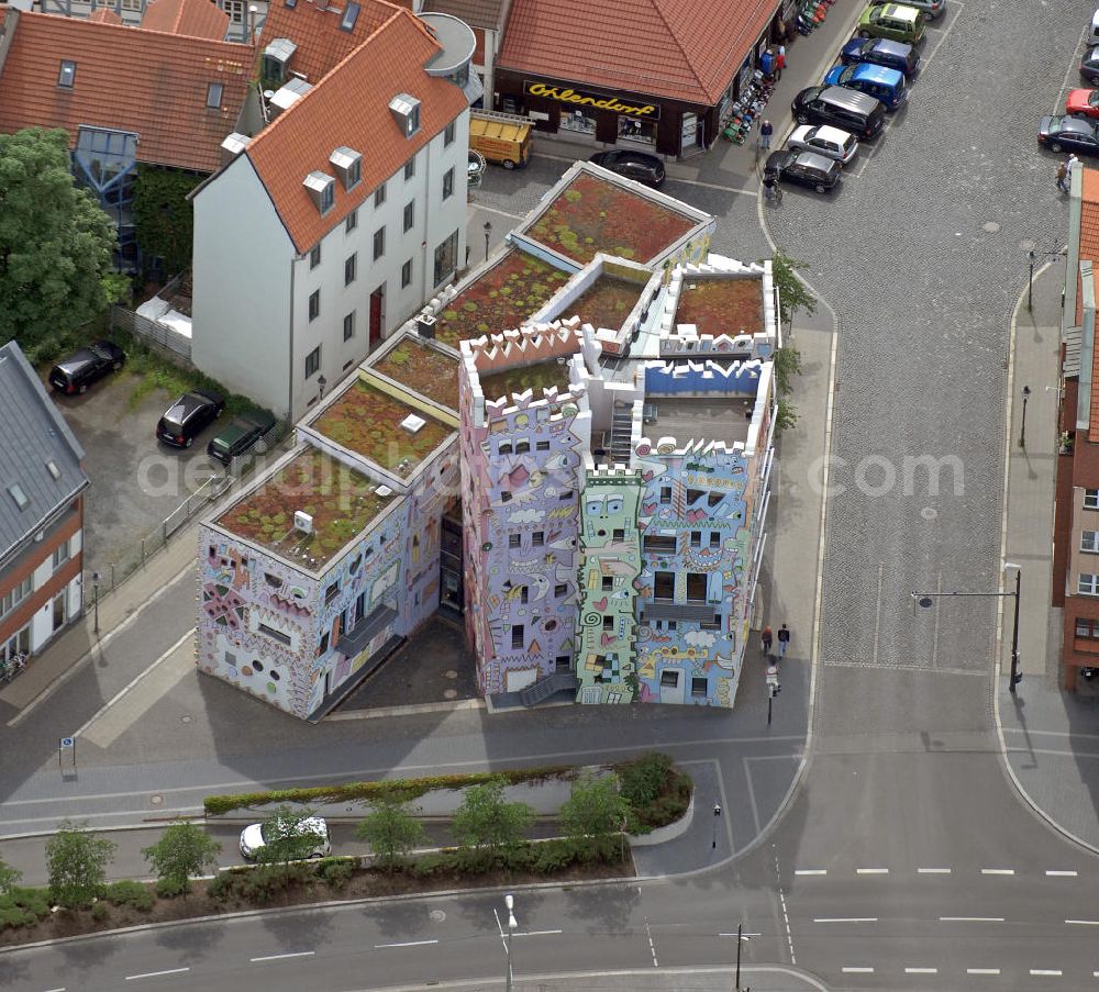 Braunschweig from the bird's eye view: Blick auf das Happy RIZZI House im Magniviertel in Braunschweig. Das zeitgenössische Gebäude wurde vom US-amerikanischen Künstler James Rizzi entworfen und vom Architekten Konrad Kloster umgesetzt. View of the Happy RIZZI House in Brunswick. The contemporary building was designed by American artist James Rizzi and implemented by the architect Konrad Kloster.