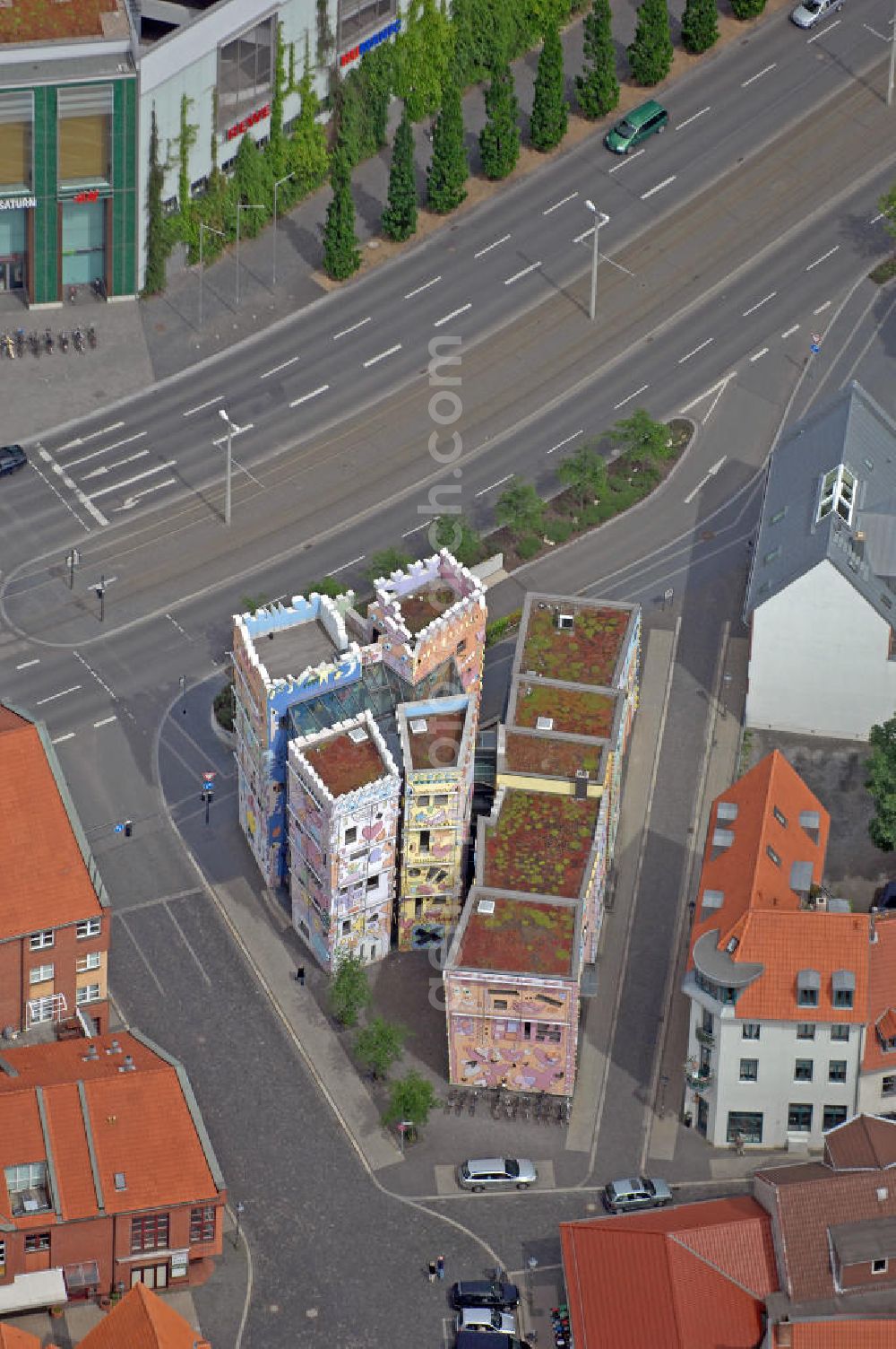 Braunschweig from above - Blick auf das Happy RIZZI House im Magniviertel in Braunschweig. Das zeitgenössische Gebäude wurde vom US-amerikanischen Künstler James Rizzi entworfen und vom Architekten Konrad Kloster umgesetzt. View of the Happy RIZZI House in Brunswick. The contemporary building was designed by American artist James Rizzi and implemented by the architect Konrad Kloster.