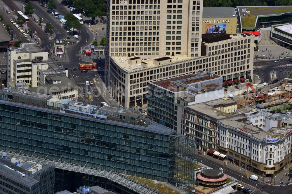 Aerial photograph Berlin - Plaza Hardenbergplatz near the train station Zoologischer Garten in Berlin. In the foreground you can see the CityQuartier Neues Kanzler-Eck, behind that the highrise Zoofenster