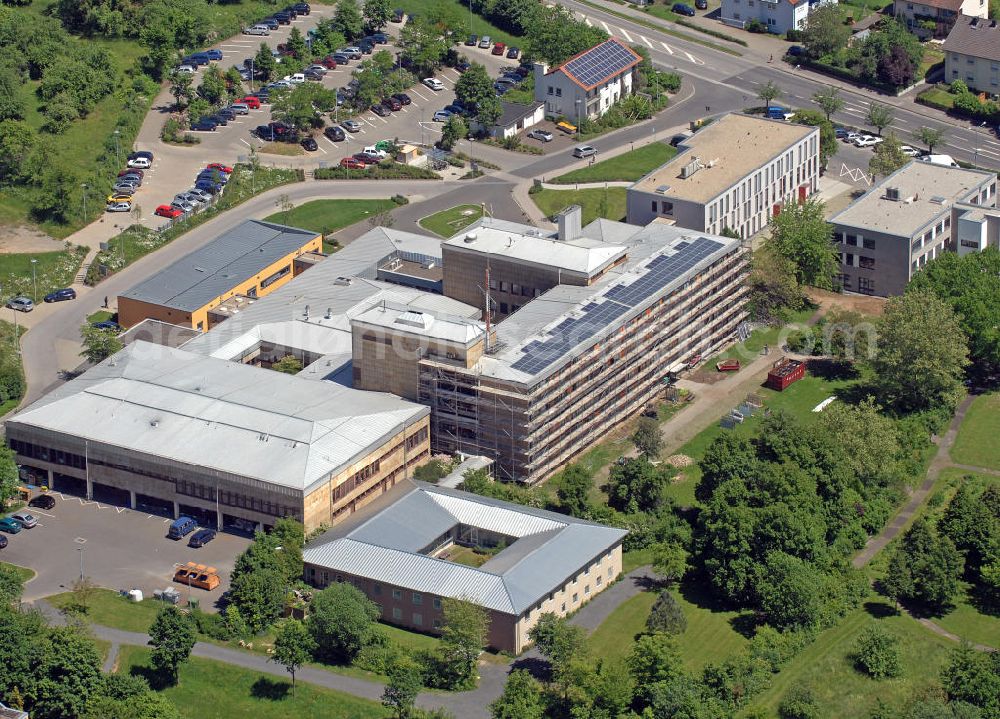 Aerial photograph Haßfurt - Blick auf das Haus Haßfurt der Haßberg-Kliniken. Das öffentliche Kreiskrankenhaus bietet für den Landkreis Haßberge eine Grund- und Regelversorgung an. View of the House Hassfurt of the Hassberg Clinics. The public hospital offers for the district Haßberge offers a basic and standard healthcare.