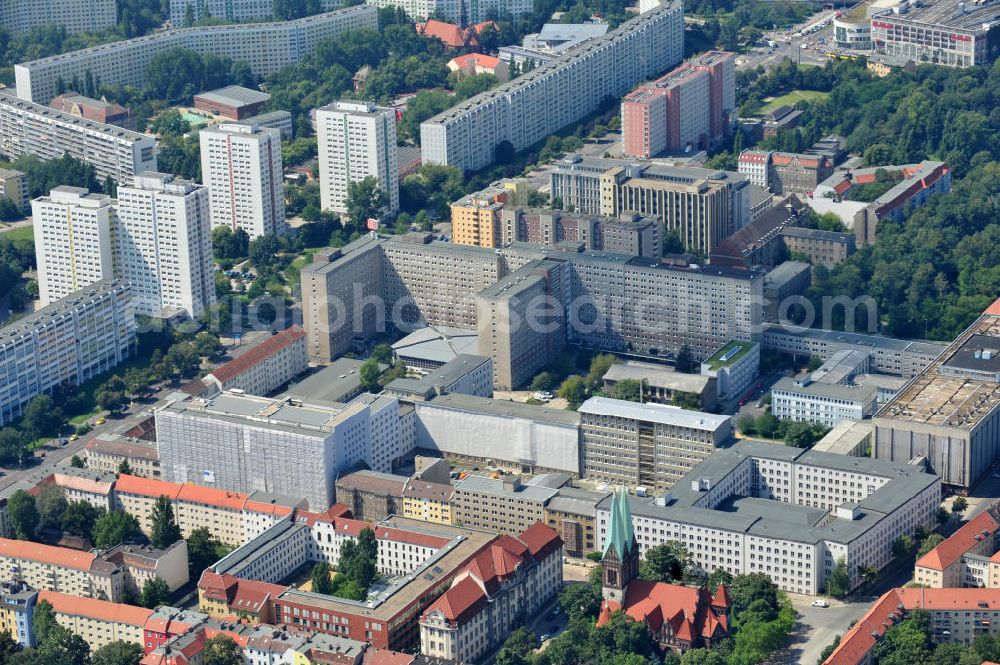 Berlin - Lichtenberg from the bird's eye view: Blick auf die Hauptanstalt der Justizvollzugsanstalt JVA für Frauen in Berlin an der Alfredstraße in Berlin - Lichtenberg. Prison for Women in Berlin Lichtenberg.