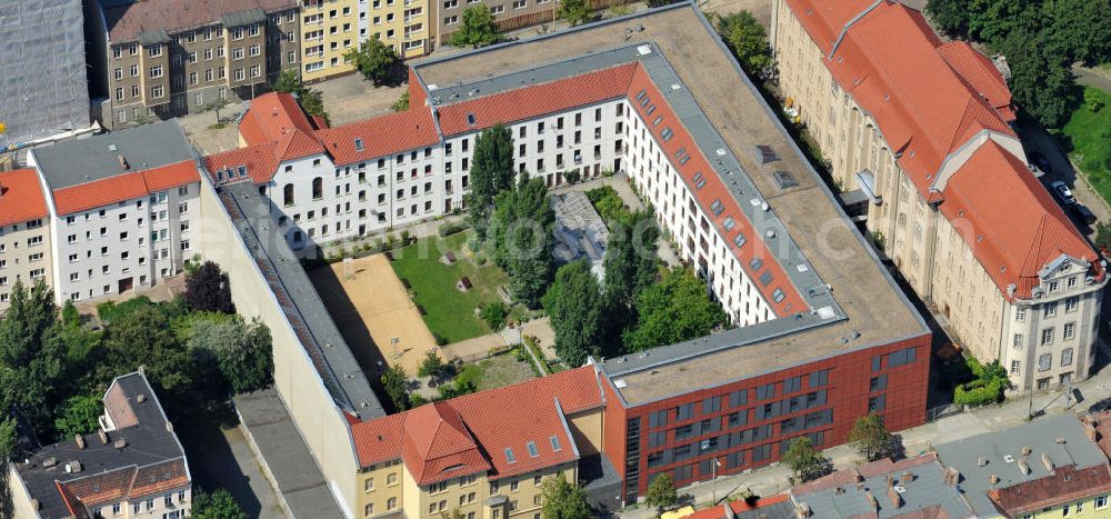 Aerial image Berlin - Lichtenberg - Blick auf die Hauptanstalt der Justizvollzugsanstalt JVA für Frauen in Berlin an der Alfredstraße in Berlin - Lichtenberg. Prison for Women in Berlin Lichtenberg.