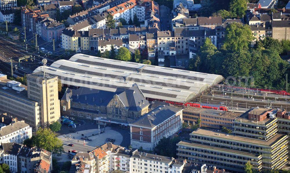 Aerial image Aachen - Der Hauptbahnhof an der Hackländerstraße und der Römerstraße in Aachen. The central station at the streets Hacklean derstrasse and Roemerstrasse in Aachen.