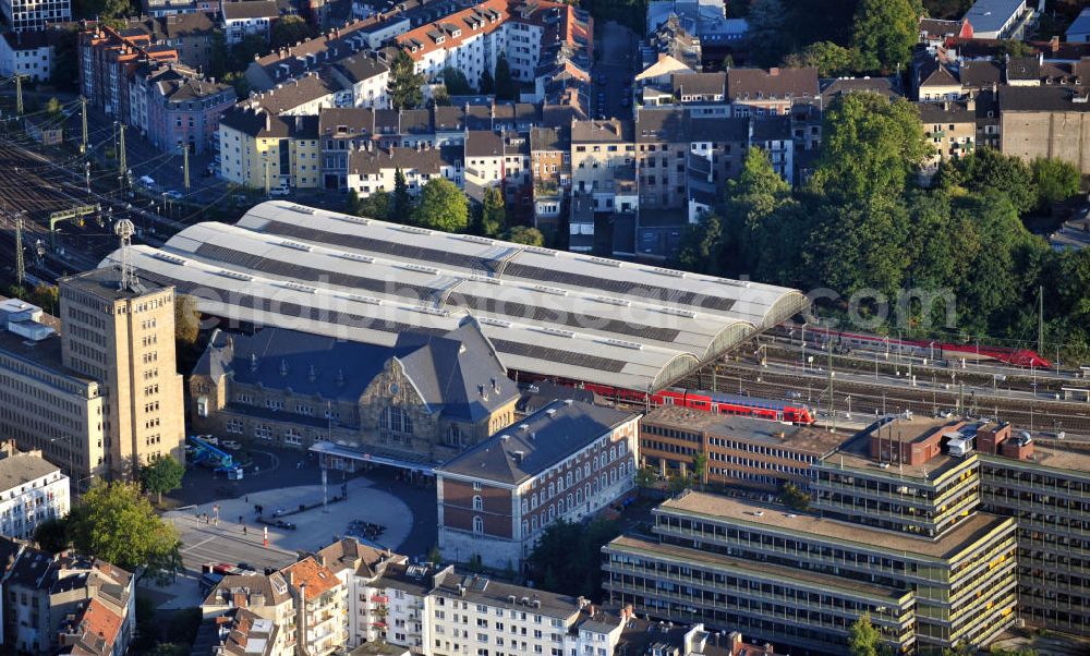 Aerial photograph Aachen - Der Hauptbahnhof an der Hackländerstraße und der Römerstraße in Aachen. The central station at the streets Hacklean derstrasse and Roemerstrasse in Aachen.