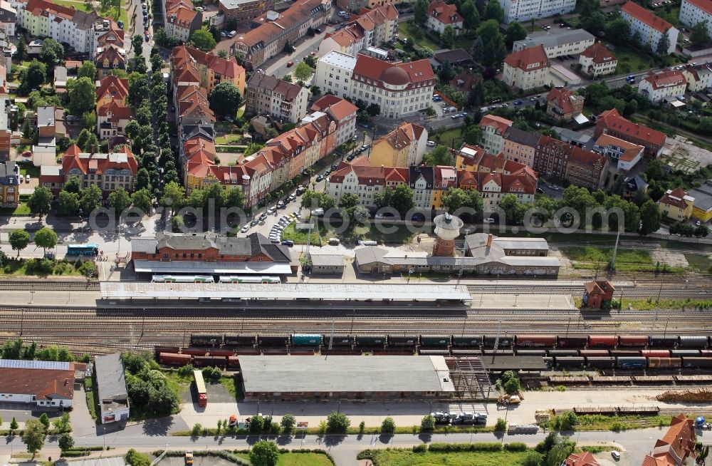 Aerial photograph Arnstadt - The main railway station of Arnstadt in Thuringia is located north of the historic city center. It covers the passenger station and the freight station . At the historic train station ensemble also heard the old water tower