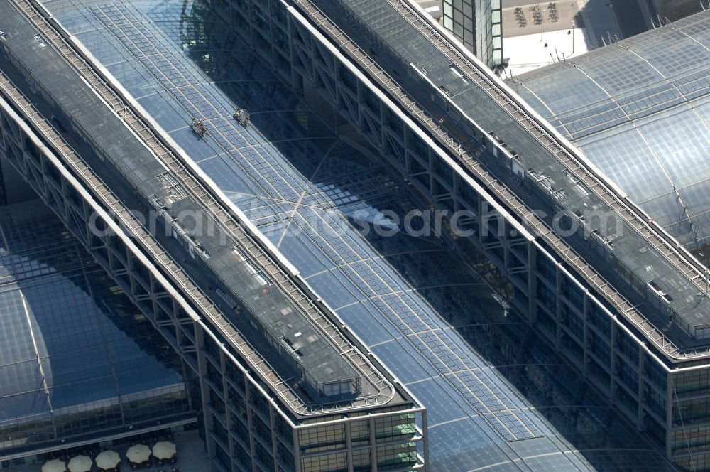 Aerial photograph Berlin - Blick auf den Hauptbahnhof in Berlin Mitte. Der von dem Architekten Meinhard von Gerkan entworfene Etagenbahnhof wurde auf dem Gelände des einstigen Lehrter Bahnhofs erbaut und am 28. Mai 2006 in Betrieb genommen. Damit wurde auch eine völlige Umstellung und Neuordnung des bisherigen Verkehrskonzepts für den Schienen-Personenverkehr in Berlin durchgeführt. Der Hauptbahnhof Berlin wurde im September 2007 von der Allianz pro Schiene als Bahnhof des Jahres ausgezeichnet. Kontakt DB: Deutsche Bahn AG, Potsdamer Platz 2, 10785 Berlin, Tel. +49(0)30 2970; Kontakt Architekt: von Gerkan, Marg und Partners, Elbchaussee 139, 22763 Hamburg, Tel. +49(0)40 88151 0, Fax +49(0)40 88151 177