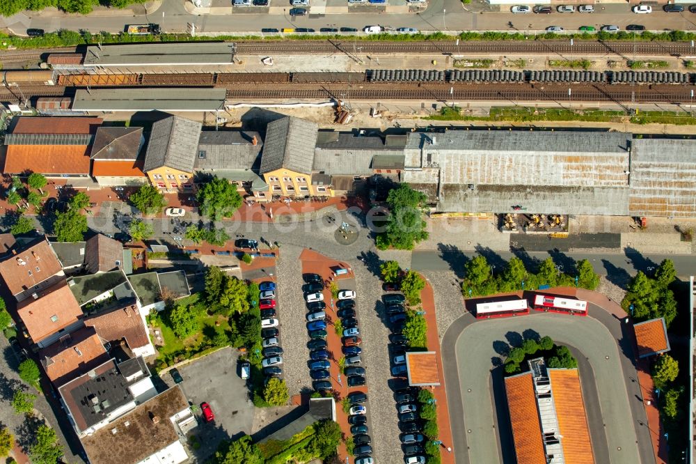 Aerial photograph Bünde - Track progress and building of the main station Buende(Westf) of the railway in Buende in the state North Rhine-Westphalia