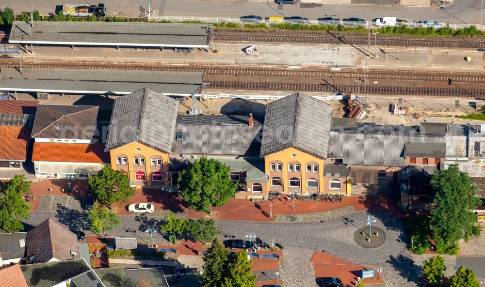 Aerial photograph Bünde - Track progress and building of the main station Buende(Westf) of the railway in Buende in the state North Rhine-Westphalia