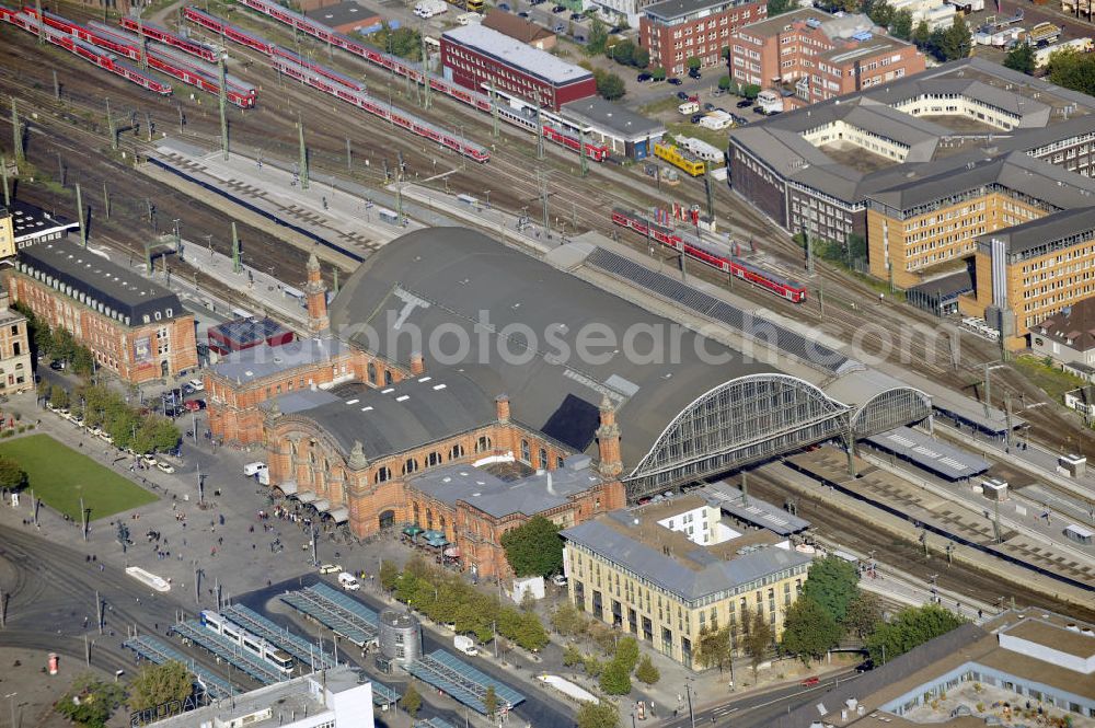 Aerial photograph Bremen - Blick auf den Bremer Hauptbahnhof. View to the main railway station in Bremen.