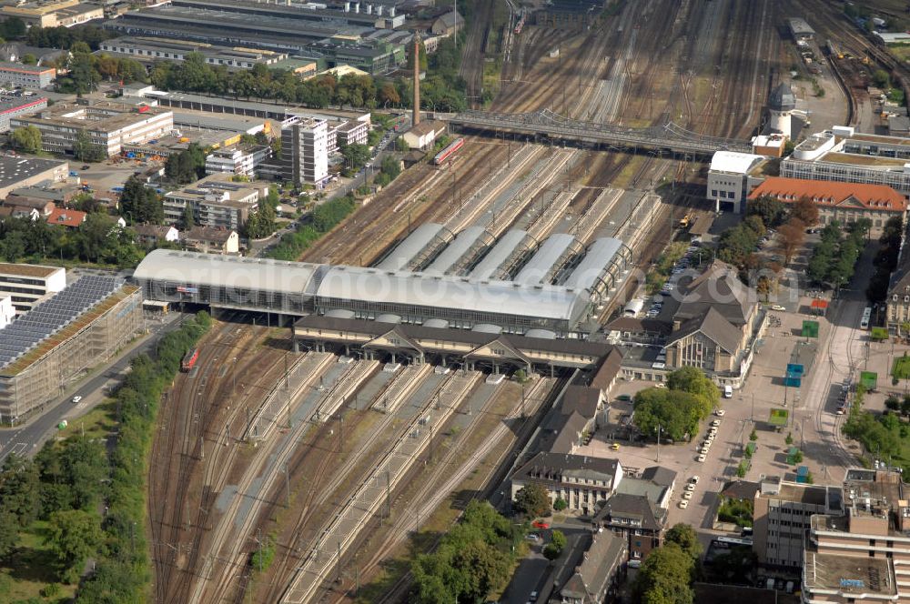 Aerial image Darmstadt - Blick auf den Hauptbahnhof von Darmstadt. Der Darmstädter Hauptbahnhof (ein Reiterbahnhof) wurde 1912 errichtet. Mit etwa 35.000 Reisenden am Tag ist er nach dem Frankfurter Hauptbahnhof zweitgrößter Bahnhof in Hessen. Täglich verkehren hier ungefähr 220 Züge. Kontakt (DB Mobilitätsservicezentrale): Tel. +49(0)1805 512512