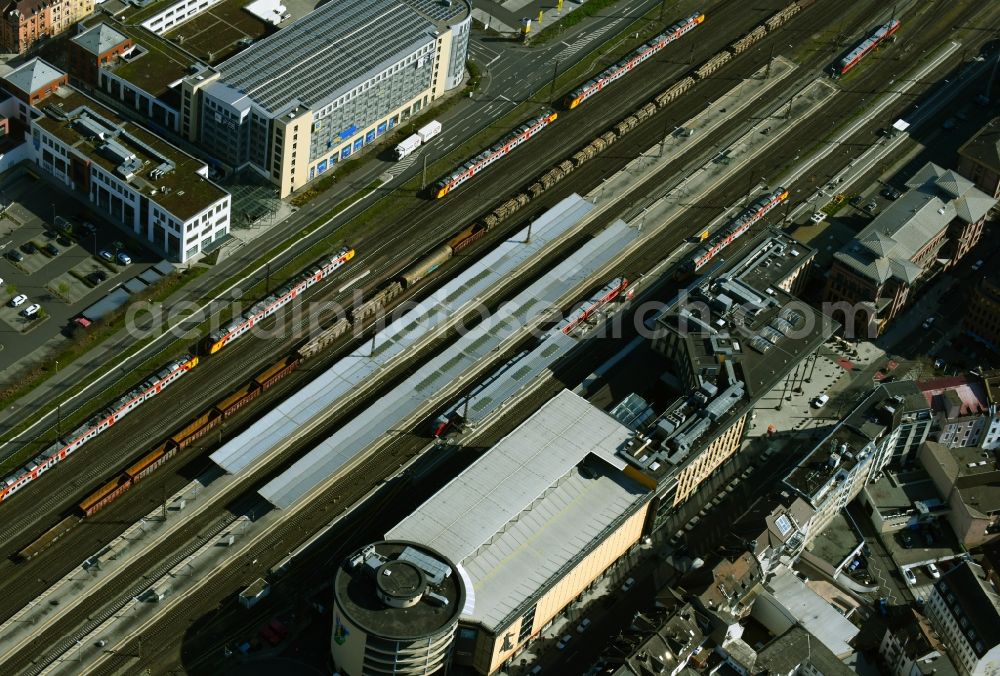 Aschaffenburg from the bird's eye view: Track progress and building of the main station of the railway in Aschaffenburg in the state Bavaria