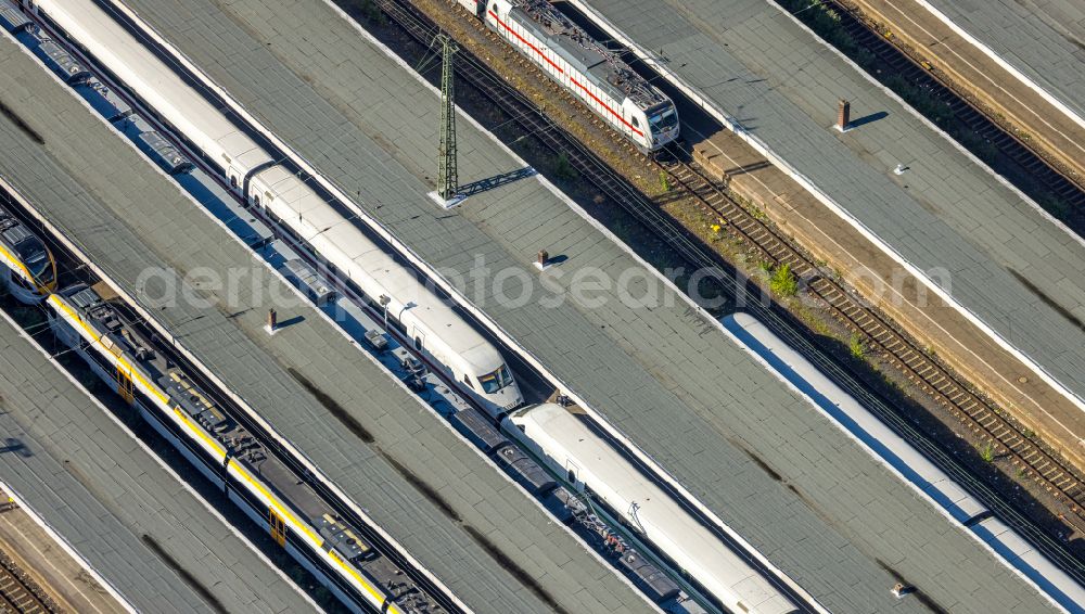 Aerial image Hamm - Platforms at the main train station of Deutsche Bahn on Willy-Brandt-Platz in Hamm in the Ruhr area in the state of North Rhine-Westphalia, Germany