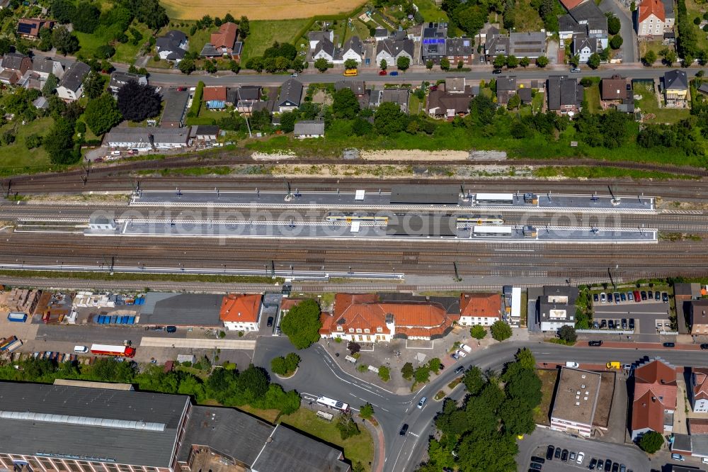 Beckum from the bird's eye view: Track progress and building of the main station of the railway in Beckum in the state North Rhine-Westphalia, Germany