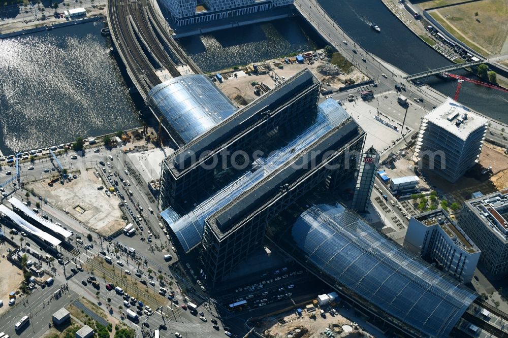 Berlin from the bird's eye view: Track progress and building of the main station of the railway in Berlin, Germany